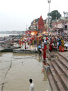 Poniendo velas en el Ganges