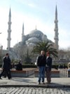 Barruelano en la Mezquita Azul (Estambul)